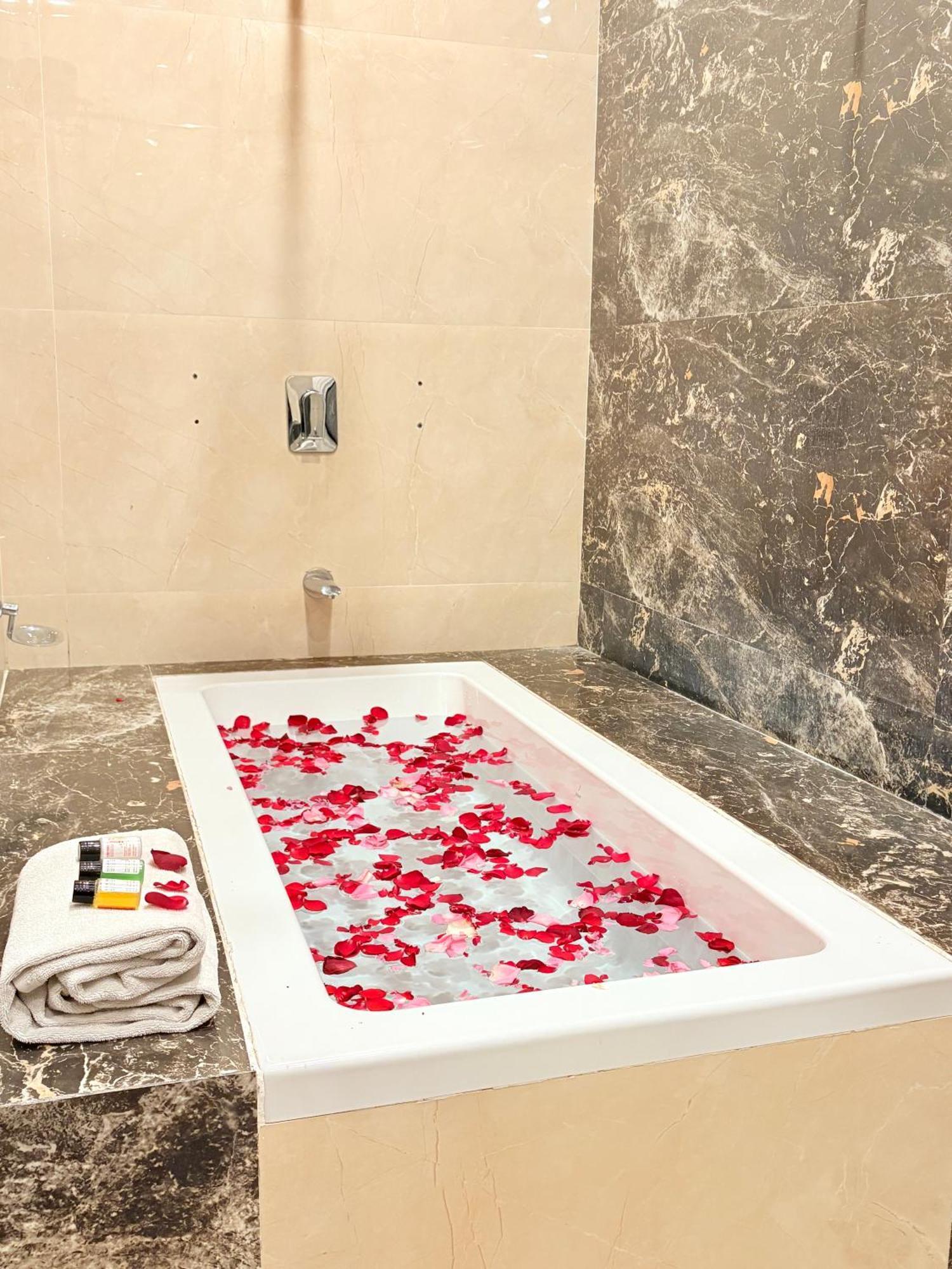 Parampara Hotels And Resorts Udaipur Bagian luar foto